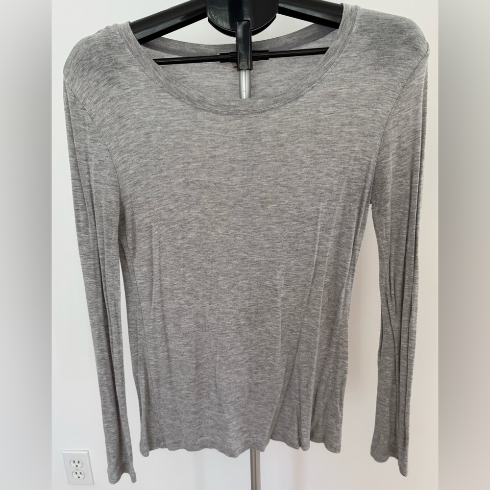 Zenana Outfitters | Gray Long Sleeve Scoop Neck Tee | Size Medium